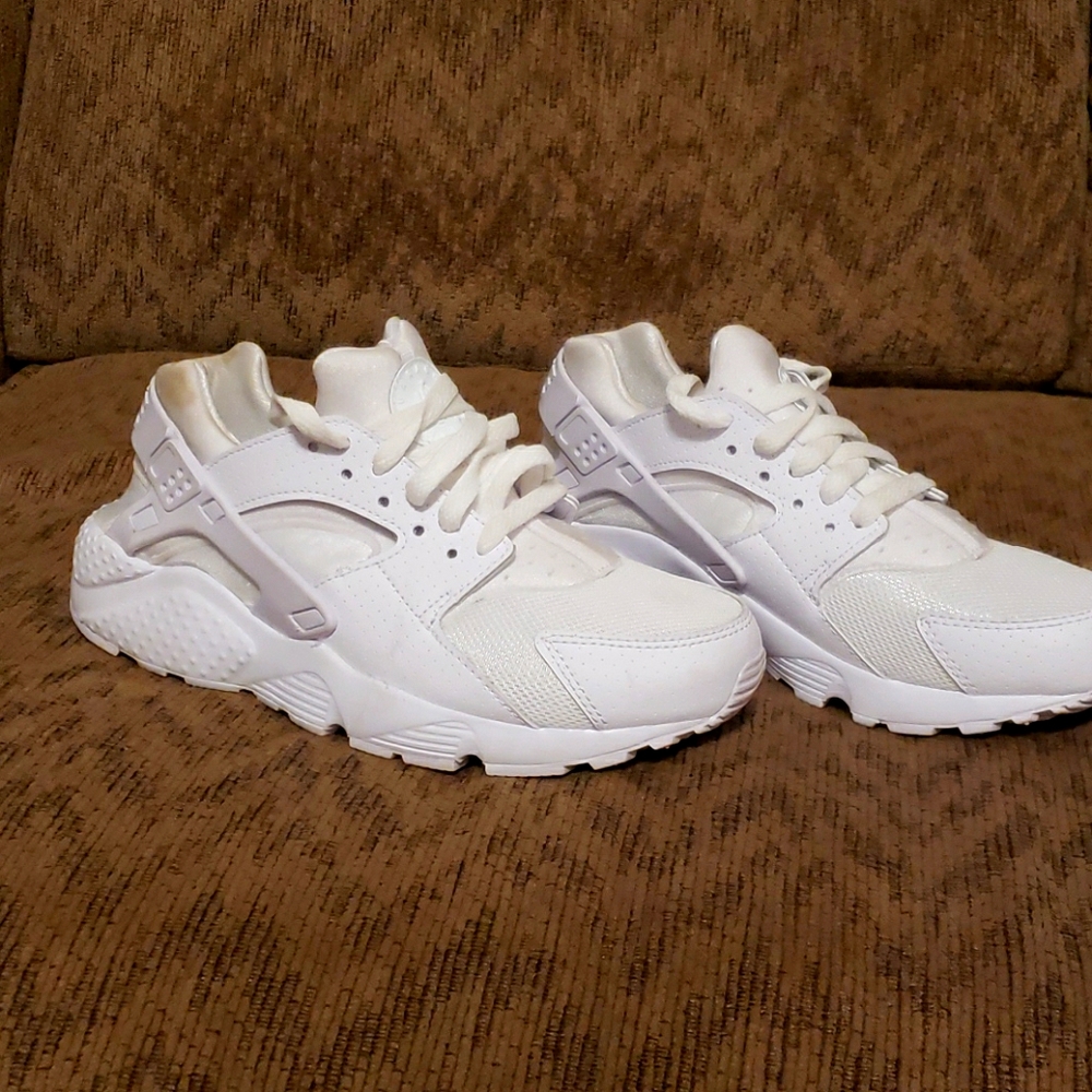 Boys Nike Huarache sneakers size 6 youth
